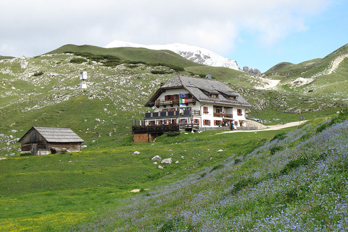 Hütte für Genießer inmitten der Dolomiten: die Senneshütte.