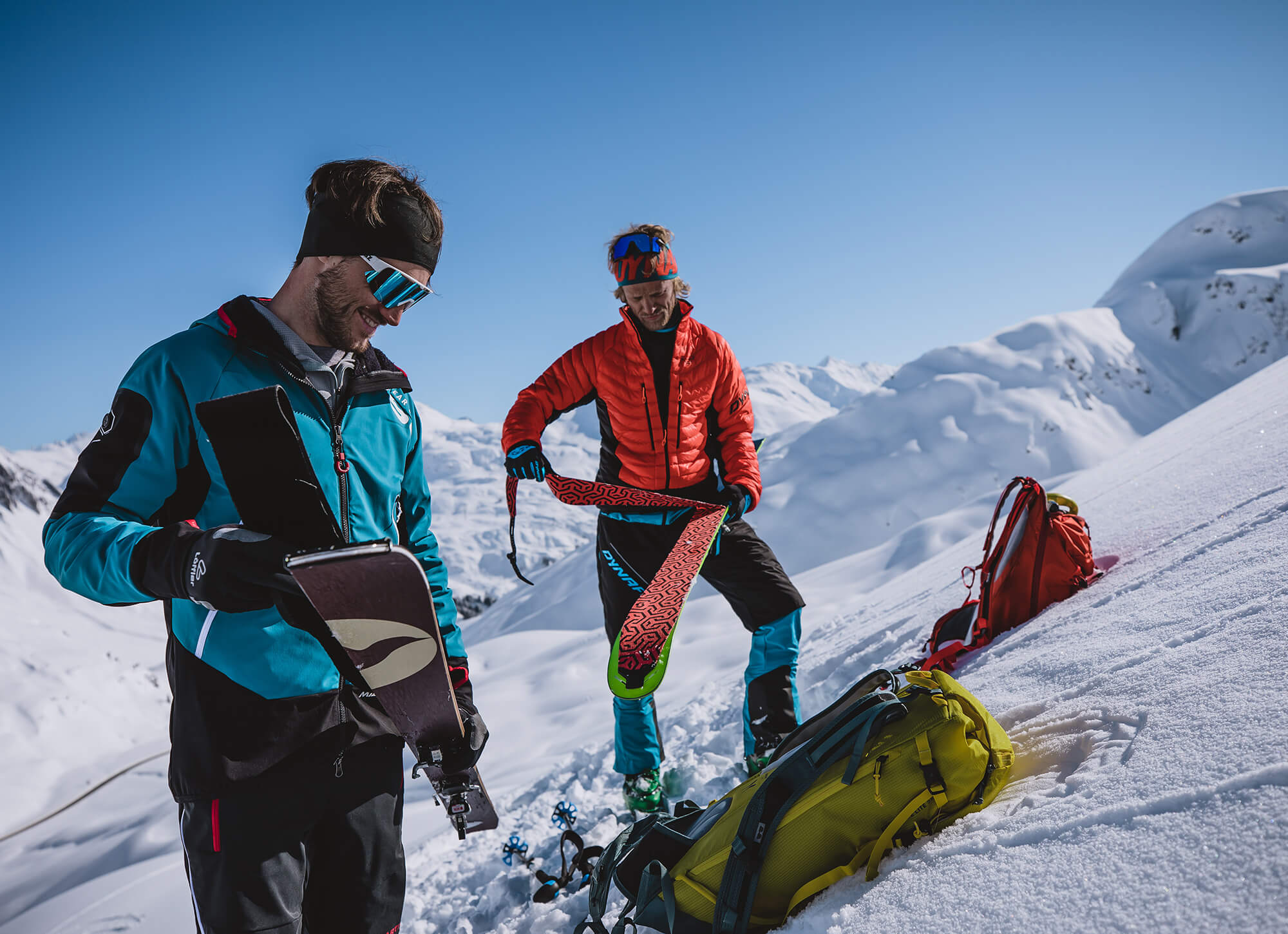 Mit einem Allround-Tourenski bist Du nicht unbedingt beim Abfellen schneller, aber beim Aufstieg und in der Abfahrt sind diese Ski Deine optimalen Begleiter.