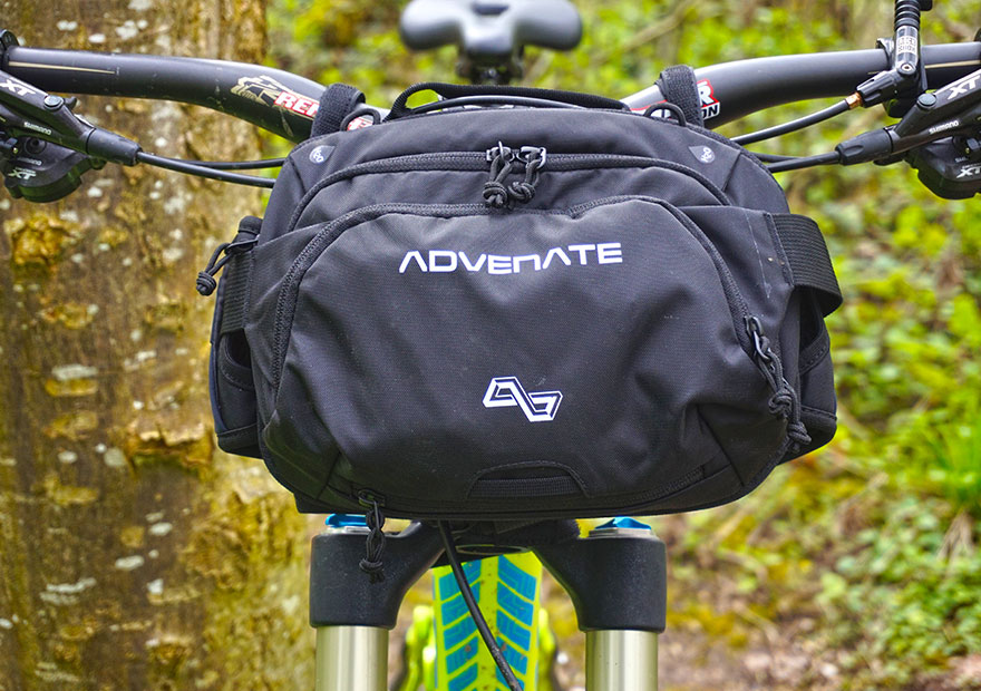 Die Advenate Genius Pure Hipbag ist schnell am Lenker montiert.