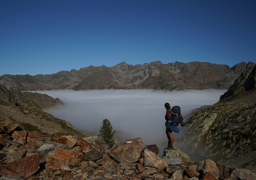 Wer Freiheit und Abenteuer sucht, ist auf einer mehrwöchigen oder sogar mehrmonatigen Alpenüberquerung genau richtig.