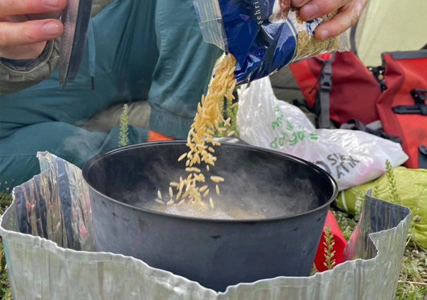 Kleine Reisnudeln sind schneller fertig als zum Beispiel Penne. 