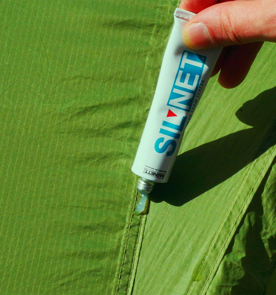 Zeltnaht wird neu imprägniert