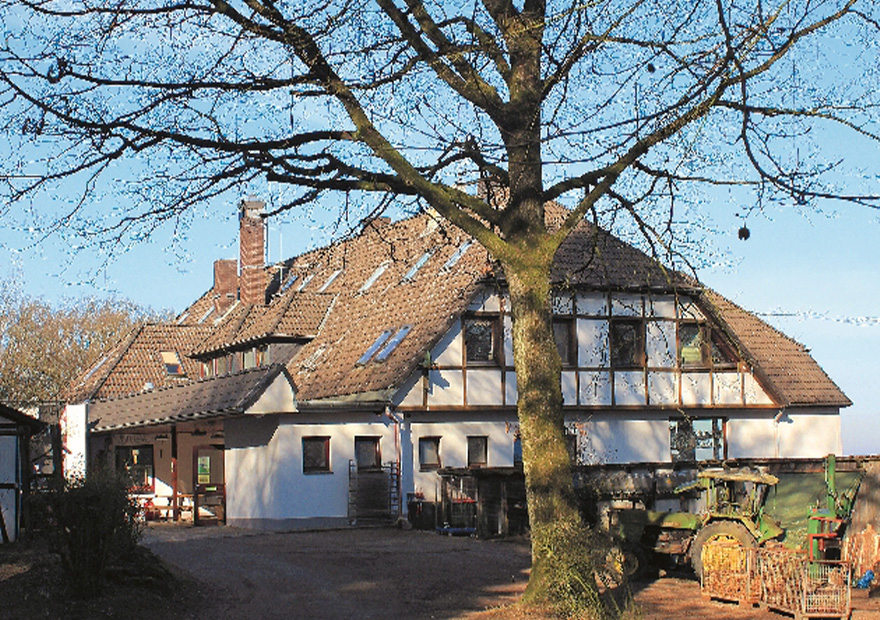 Der erhöht liegende Gasthof Zum Kiekeberg bietet sich für eine Rast auf der Wanderung durch die Harburger Berge an.