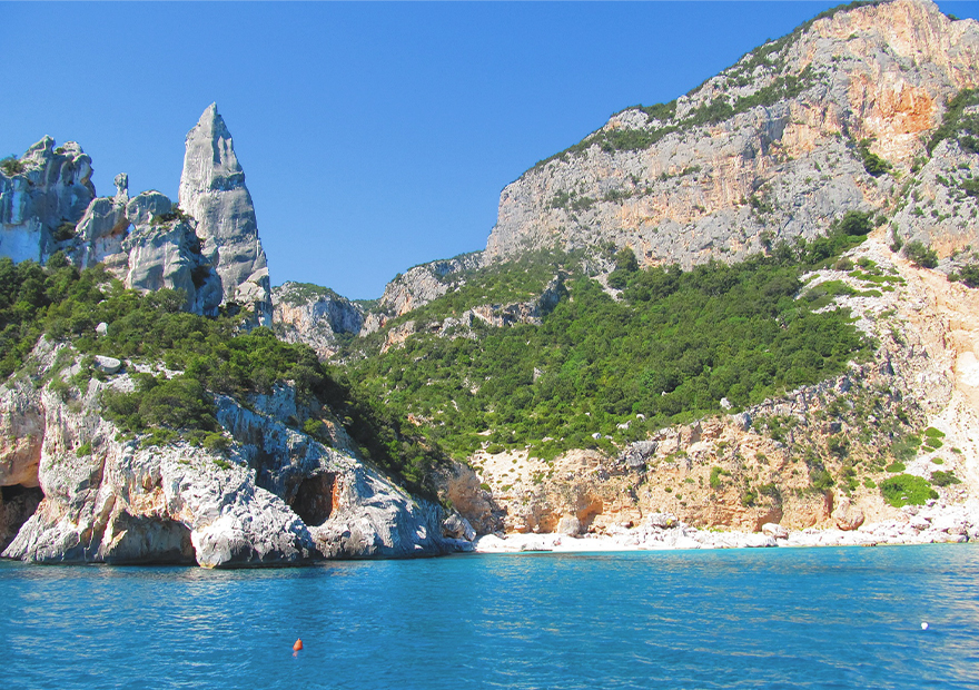 Cala Gonone ist ideal für alle, die mit Blick aufs Meer klettern wollen.