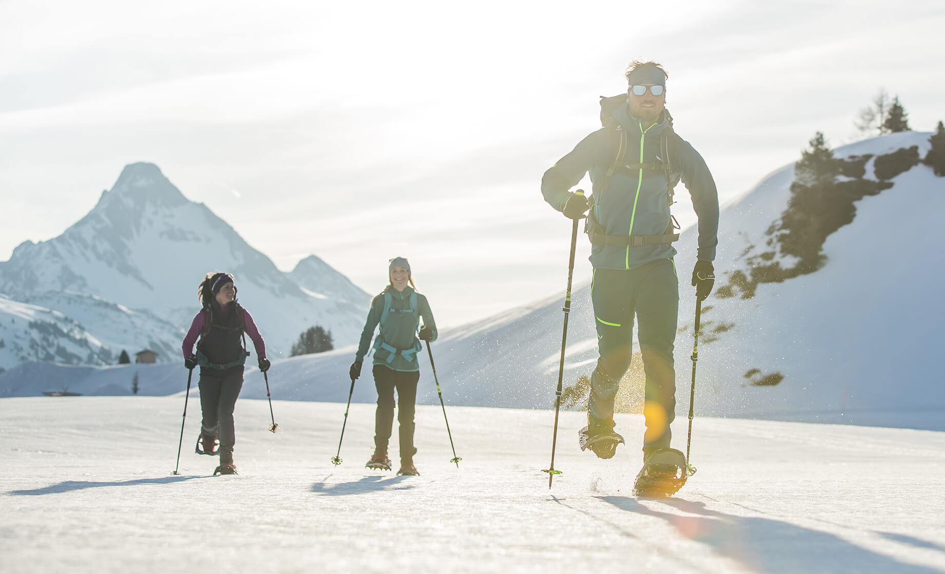 Ausrüstung fürs Schneeschuhwandern Die Packliste Bergzeit Magazin