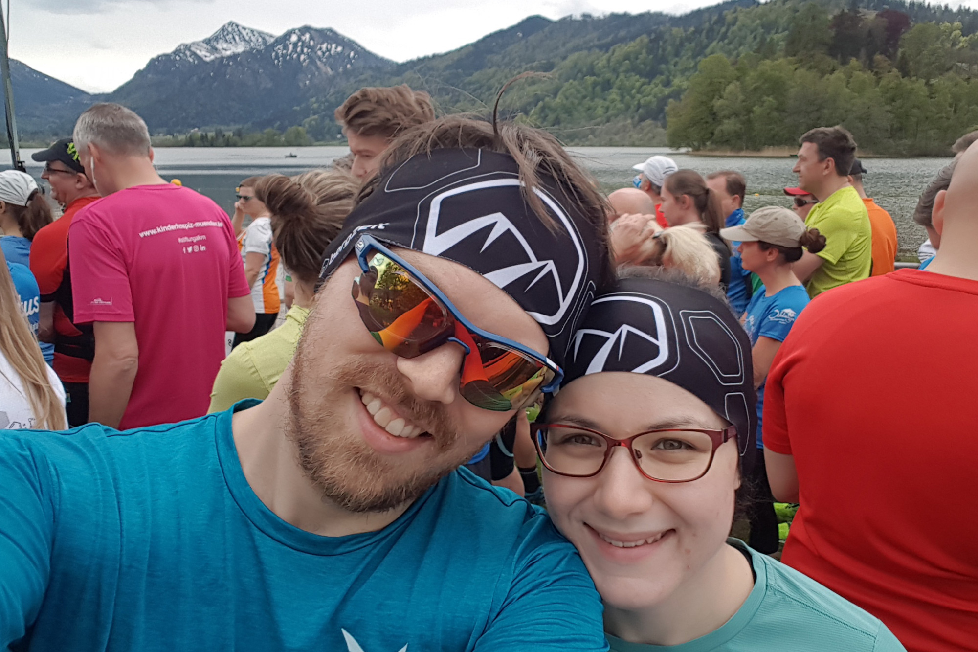 Bergzeitmitarbeiter Raphael und Tamara bei ihrem ersten gemeinsamen Halbmarathon in Schliersee.