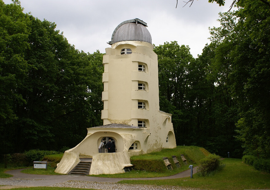 Der berühmte Einsteinturm im Wissenschaftspark.